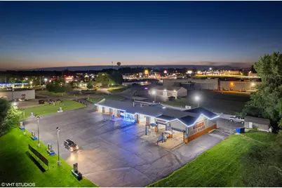 731 Midwest Court, Freeport, IL 61032 - Photo 5