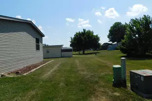 13 Hickory Ln, Sandwich, IL 60548 - Photo 21