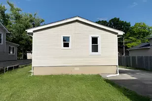 1023 N Elmwood Ave, Waukegan, IL 60085 - Photo 7