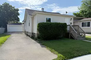 1023 N Elmwood Ave, Waukegan, IL 60085 - Photo 3
