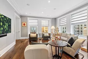 159 E Walton Pl, Chicago, IL 60611 - Photo 3