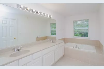 800 Linden Circle, Hoffman Estates, IL 60169 - Photo 15