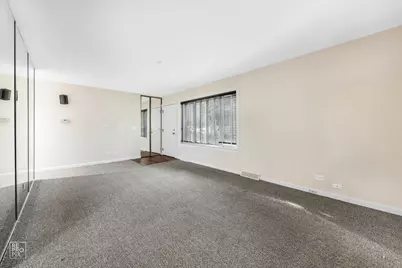 636 Forum Drive, Roselle, IL 60172 - Photo 5