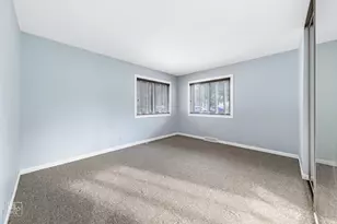 636 Forum Dr, Roselle, IL 60172 - Photo 7