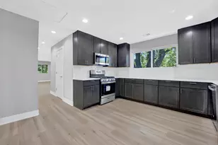 27W180 Cooley Ave, Winfield, IL 60190 - Photo 5