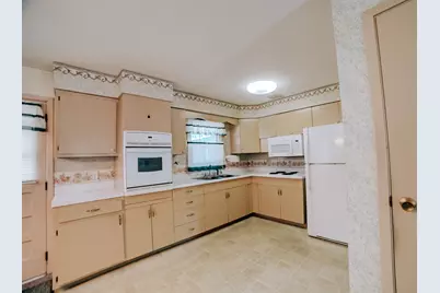 100 W Herron Court, Watseka, IL 60970 - Photo 9