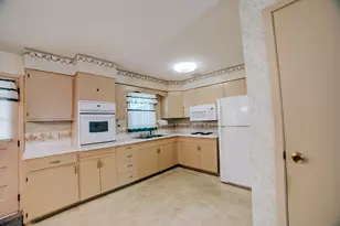 100 W Herron Ct, Watseka, IL 60970 - Photo 9