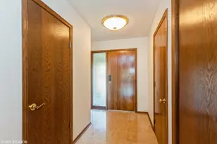 134 Country Club Dr, Bloomingdale, IL 60108 - Photo 11