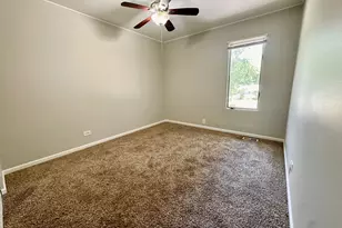 899 Carl Ave, Elgin, IL 60120 - Photo 7