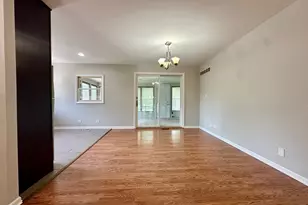 899 Carl Ave, Elgin, IL 60120 - Photo 3