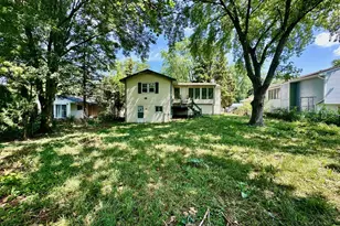 899 Carl Ave, Elgin, IL 60120 - Photo 17