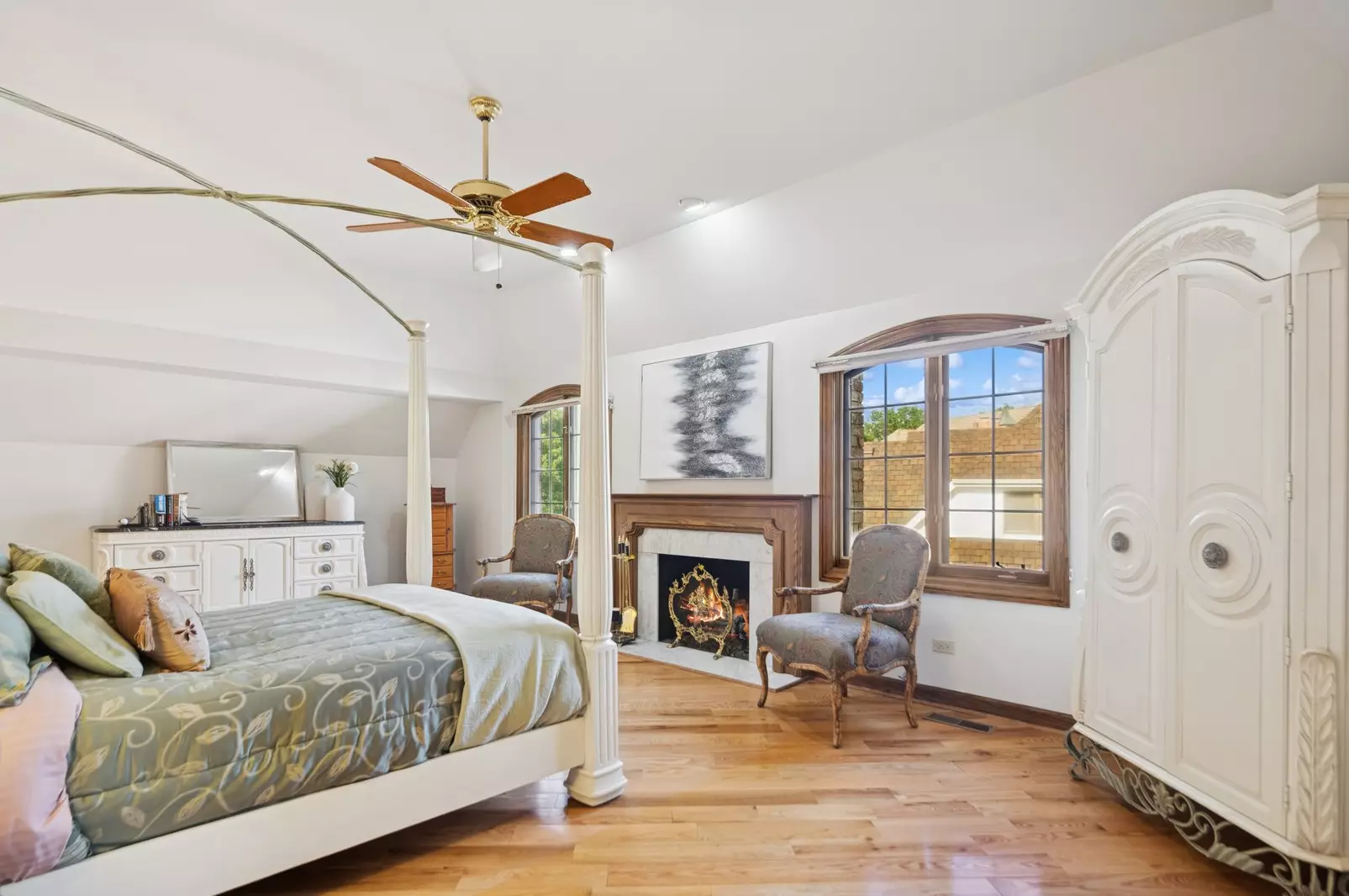 8120 Woodside Ln, Burr Ridge, IL 60527 - MLS 12415208 - Coldwell Banker