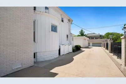 213 Crawford Avenue, Dixon, IL 61021 - Photo 9