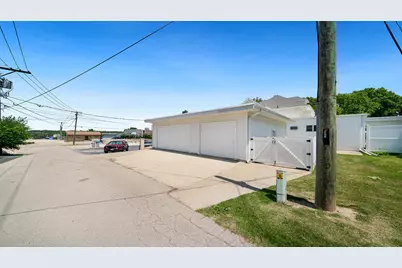 213 Crawford Avenue, Dixon, IL 61021 - Photo 5