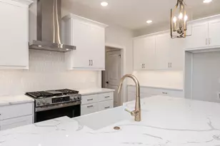 1009 Mount Carmel Rd, Bloomington, IL 61705 - Photo 11