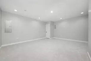 3027 N Elbridge Ave, Chicago, IL 60618 - Photo 9