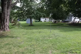 207 E North St, Walnut, IL 61376 - Photo 3