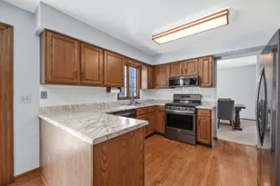 1121 Independence Ave, Saint Charles, IL 60174 - Photo 5