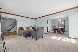 1121 Independence Ave, Saint Charles, IL 60174 - Photo 3