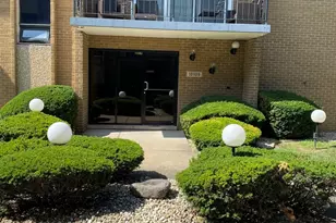 10109 S Cicero Ave, Oak Lawn, IL 60453 - Photo 1