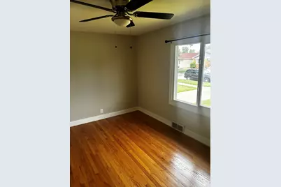 650 Greenbay Avenue E, Calumet City, IL 60409 - Photo 9