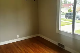 650 Greenbay Ave E, Calumet City, IL 60409 - Photo 9