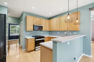 2735 Hillsboro Blvd, Aurora, IL 60503 - Photo 11