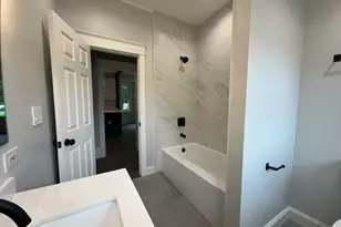 1034 N 5th Ave, Saint Charles, IL 60174 - Photo 9