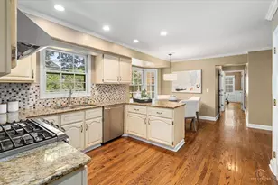 1347 Deep Run Rd, Naperville, IL 60540 - Photo 7
