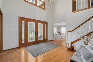 1000 Surrey Ln, Itasca, IL 60143 - Photo 3