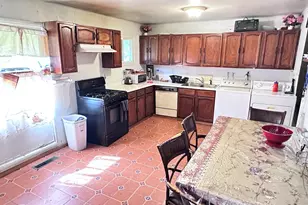 57 Robin Rd, Carpentersville, IL 60110 - Photo 3