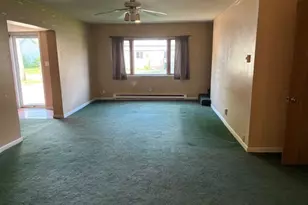 212 Yount Ave, Watseka, IL 60970 - Photo 5