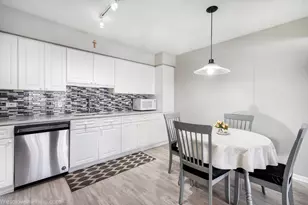 7091 W Touhy Ave, Niles, IL 60714 - Photo 11