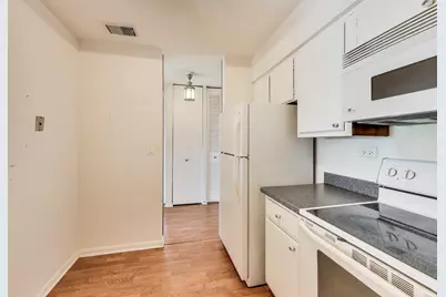 701 W Huntington Commons Road #418, Mount Prospect, IL 60056 - Photo 9