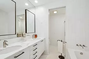 550 N St Clair St, Chicago, IL 60611 - Photo 9