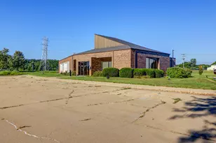 1400 N Galena Ave, Dixon, IL 61021 - Photo 1