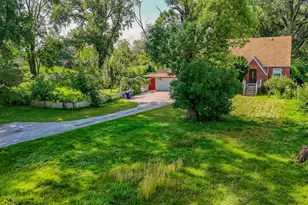 2910 E 138th Pl, Burnham, IL 60633 - Photo 3