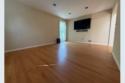 1062 Dearborn Lane, Vernon Hills, IL 60061 - Photo 7