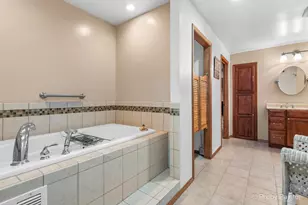 1423 N River Rd, McHenry, IL 60051 - Photo 25