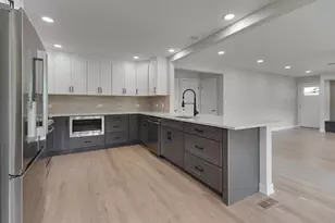 301 Lance Dr, Des Plaines, IL 60016 - Photo 9