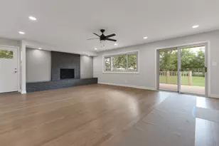 301 Lance Dr, Des Plaines, IL 60016 - Photo 3