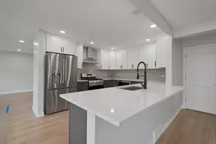 301 Lance Dr, Des Plaines, IL 60016 - Photo 7