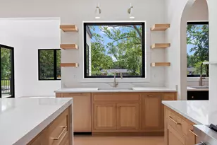 11901 Heritage Dr, Burr Ridge, IL 60527 - Photo 13