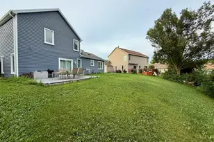 1105 Wilmington Ln, Hoffman Estates, IL 60169 - Photo 3