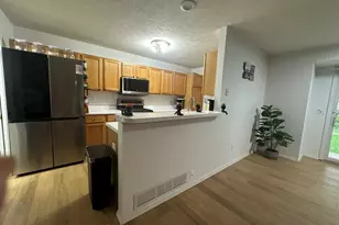 311 S Towanda Ave, Normal, IL 61761 - Photo 5