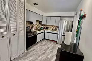 2443 E Brandenberry Ct, Arlington Heights, IL 60004 - Photo 9