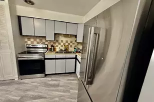 2443 E Brandenberry Ct, Arlington Heights, IL 60004 - Photo 11