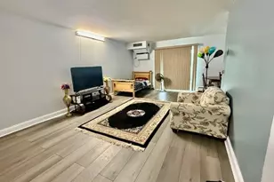 2443 E Brandenberry Ct, Arlington Heights, IL 60004 - Photo 3