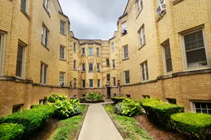 425 Wisconsin Ave, Oak Park, IL 60302 - Photo 3