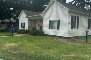 2302 4th St, Peru, IL 61354 - Photo 3